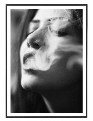 Fotografía "The smoke and her"